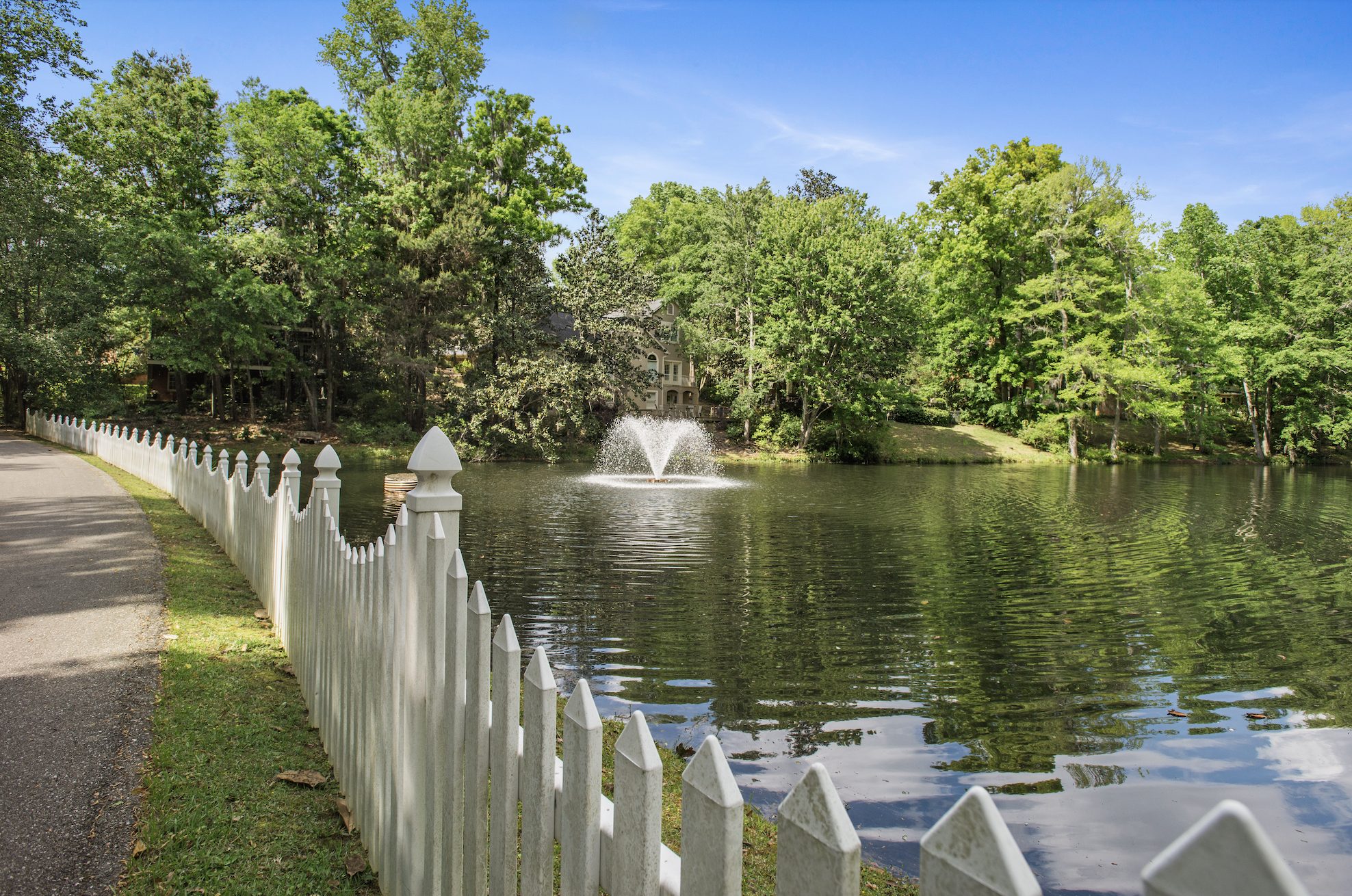 Lake with fountain in the Live Oak neighborhood